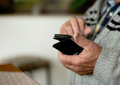 Exigência de biometria faz empréstimo consignado despencar entre aposentados