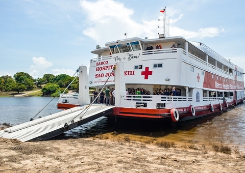 Barco Hospital São João XXIII volta a realizar atendimentos em Beruri