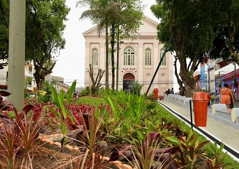 Praça dos Remédios é revitalizada e volta a ser símbolo do centro histórico de Manaus