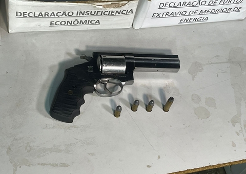 Homem foge para mata e abandona revólver após denúncia no Tancredo Neves