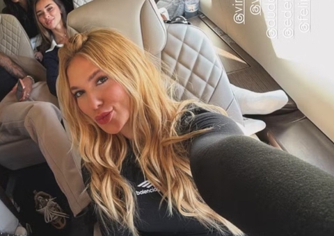 Assumidos, Virginia Fonseca e Vini Jr. posam juntos em jatinho 