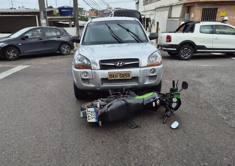 Motociclista fica ferido após acidente com carro em Manaus 
