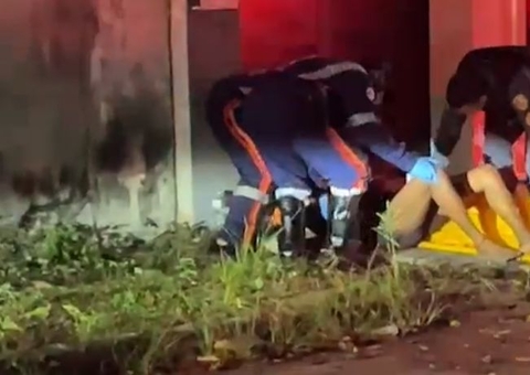 Mulher sofre fraturas nas pernas ao ser espancada no bairro Aleixo