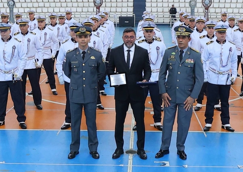Cerimônia do Espadim Tiradentes reúne 104 futuros oficiais da PM em Manaus