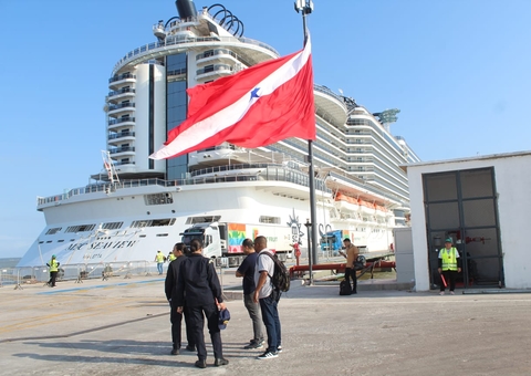 Navios gigantes ancoram em Belém para servir de hotéis de luxo na COP30