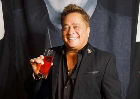 Leonardo revela que usa 'azulzinho' todo dia 