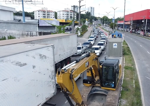Trânsito travado: obra complica acesso ao Coroado nesta sexta-feira