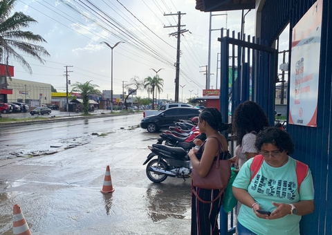 Enem 2025 tem 27% de abstenção em 1º dia; prova será reaplicada em dezembro no Paraná