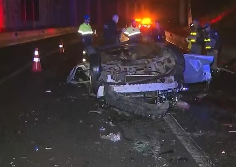 Carro despenca de viaduto e deixa 4 jovens mortos em SP
