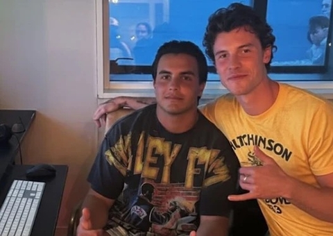 Shawn Mendes surge com filho de Ivete Sangalo e manda beijo para influencer