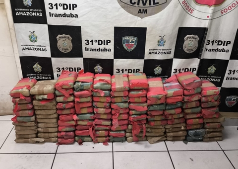 Polícia apreende 112 kg de drogas em rebocador no Iranduba