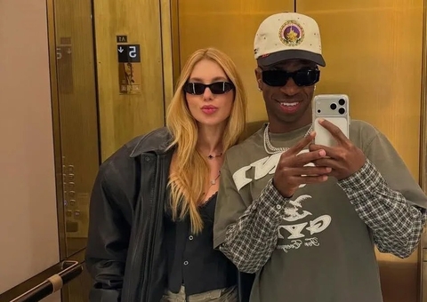 Vini Jr. e Virginia Fonseca posam juntos após vitória da seleção brasileira