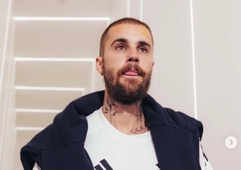 Justin Bieber sofre queda em skate elétrico e revela dor intensa para cantar