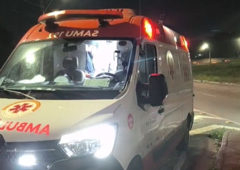 Garupa de motocicleta de App é arremessada durante acidente na Av. das Flores