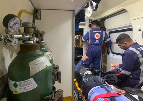 Colisão entre motocicletas deixa um ferido em Manaus