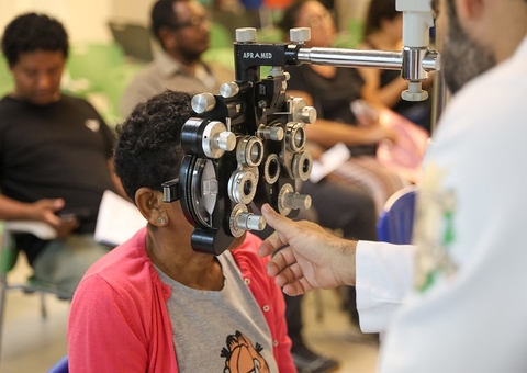 Mutirão oftalmológico do Governo atende 4 mil pessoas no 1º dia em Manaus