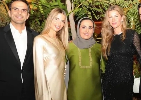 Gisele Bündchen surpreende com post raro ao lado do namorado