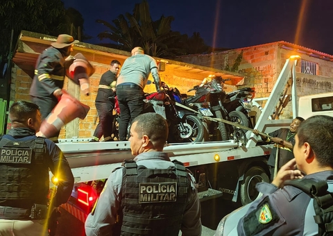 Detran-AM remove 120 motos e fecha adega irregular no Monte das Oliveiras