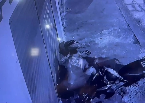 Homem estrangula cachorro em via pública no Amazonas; vídeo chocante