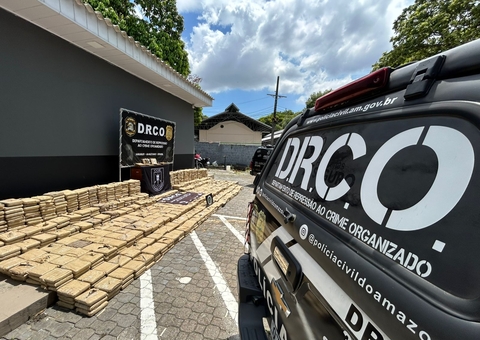 Polícia intercepta embarcação com 1,7 tonelada de drogas em Codajás 