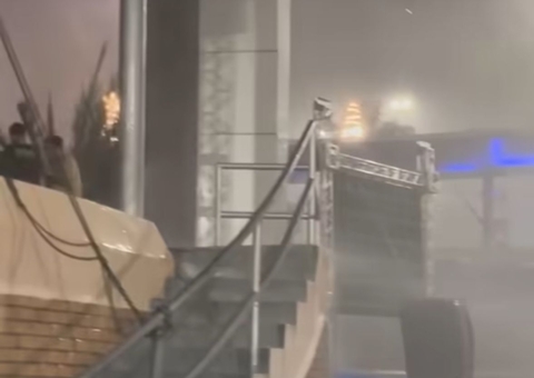 Chuva forte leva prefeitura a cancelar espetáculo de Natal na Ponta Negra