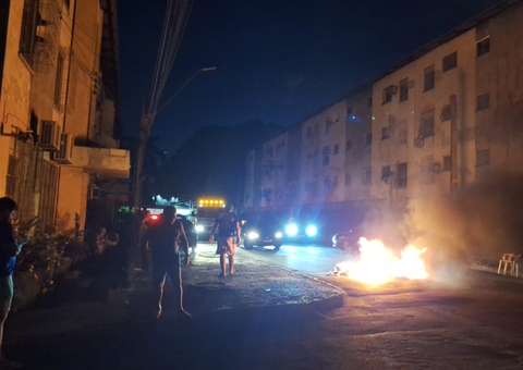 Amazonas Energia não cumpre prazo e população faz protestos em bairros de Manaus; vídeos