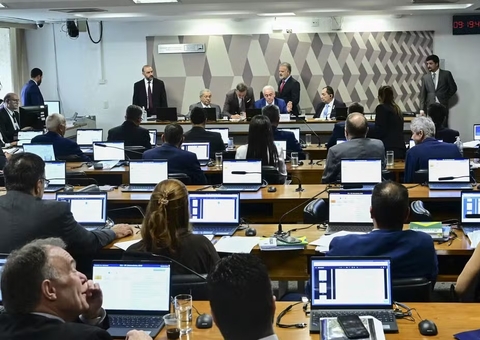 CCJ do Senado aprova PEC que fixa jornada máxima de trabalho em 36 horas semanais