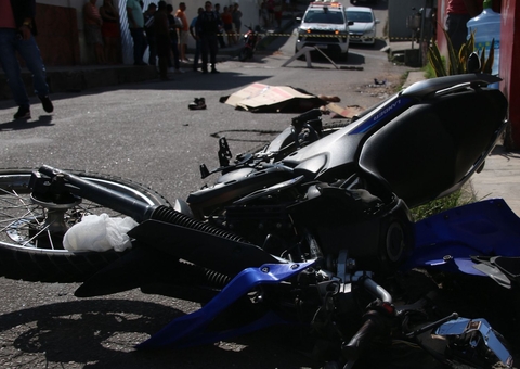 Vídeo revela acidente fatal: motociclista morre e jovem fica ferida no Ouro Verde