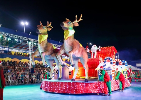 Arte, luzes e tradição marcam estreia da Parada Natalina em Coari