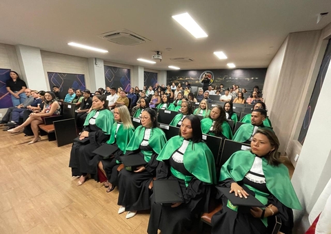 Nilton Lins forma primeira turma de Técnicos de Enfermagem em Manaus