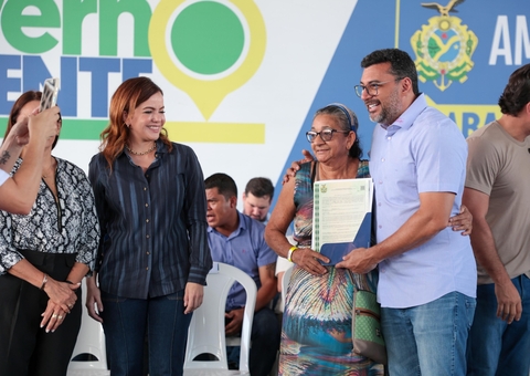 Governo Presente entrega títulos definitivos aos moradores do Alvorada