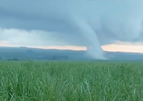 Tornado surpreende moradores no interior de São Paulo; vídeo