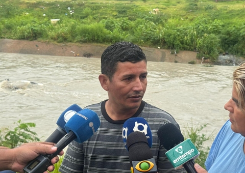 Homem que pulou em igarapé para ajudar vítimas de carro dá detalhes do resgate