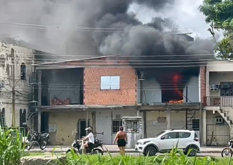 Incêndio em residência deixa moradores desesperados no bairro Raiz