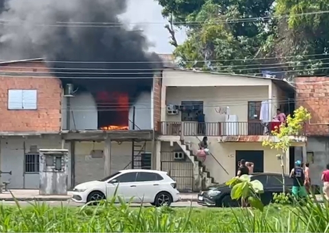 Vídeo mostra desespero de moradores durante incêndio em residência na Raiz