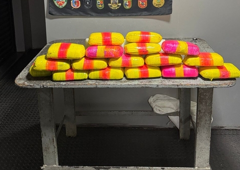 Polícia apreende R$ 1 milhão em drogas escondidas em bote no Solimões