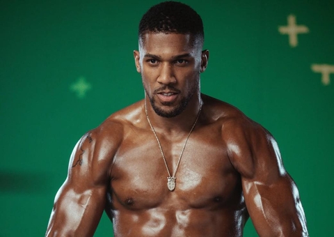 Boxeador Anthony Joshua sofre grave acidente de carro na Nigéria; dois morreram