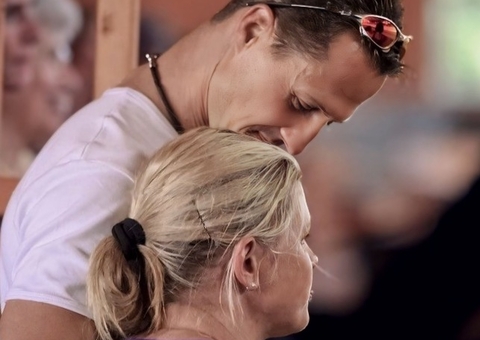 Esposa de Michael Schumacher faz desabafo 12 anos após acidente: "sinto falta todos os dias"