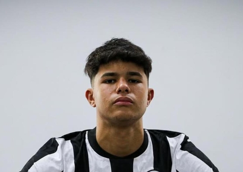 Bruno Samudio curte praia com namorada no Rio; veja fotos 