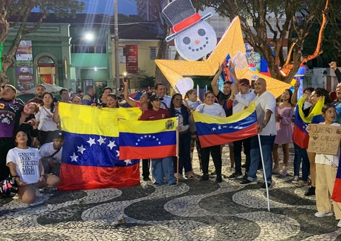 Venezuelanos se reúnem em Manaus para comemorar captura de Nicolás Maduro; vídeo