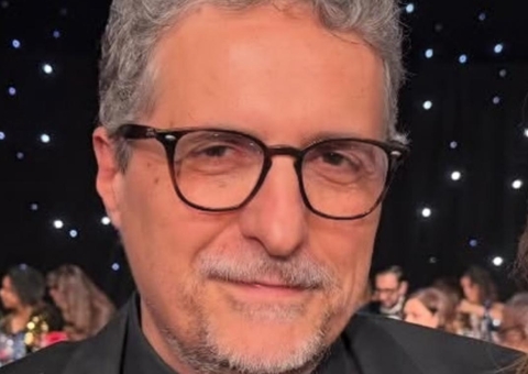 Kleber Mendonça critica entrega de prêmio para 'O Agente Secreto' no tapete vermelho