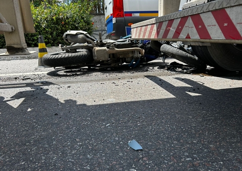 Motociclista escapa de tragédia após grave acidente na Av. Efigênio Salles