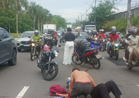 Pneu de motocicleta fura e causa acidente com ferido na Avenida das Torres