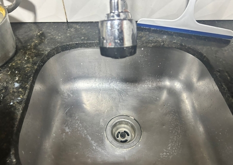 Moradores do Coroado denunciam falta de água diária no Coroado