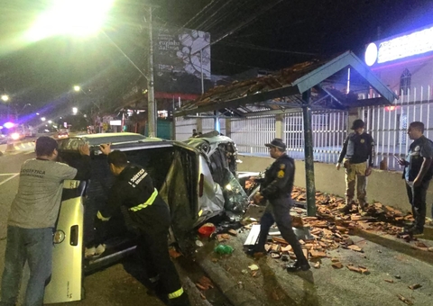 Homem fica ferido após acidente violento em Manaus