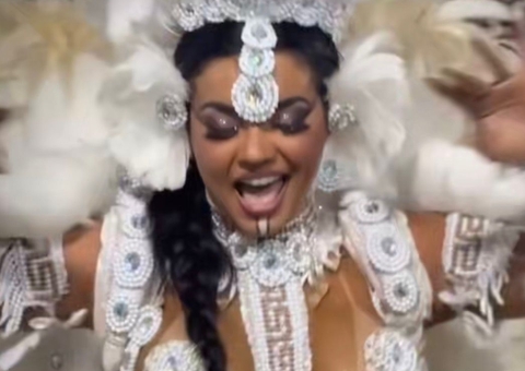 Vitória-Régia celebra 50 anos exaltando a trajetória de Bi Garcia no Sambódromo