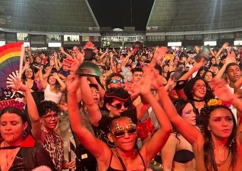 Carnaval 2026: Foliões lotam o Sambódromo no tradicional Bloco das Piranhas