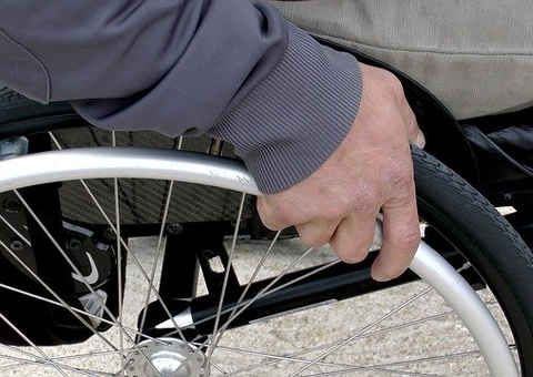 Cadeirante é preso suspeito de furtar roupas de loja em shopping de Manaus