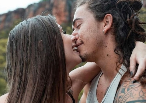 Em meio a luto, Maria Lina comemora 1 ano de namoro com Whindersson Nunes