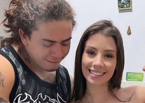 Grávida, noiva de Whindersson exibe barriguinha e seios fartos de lingerie